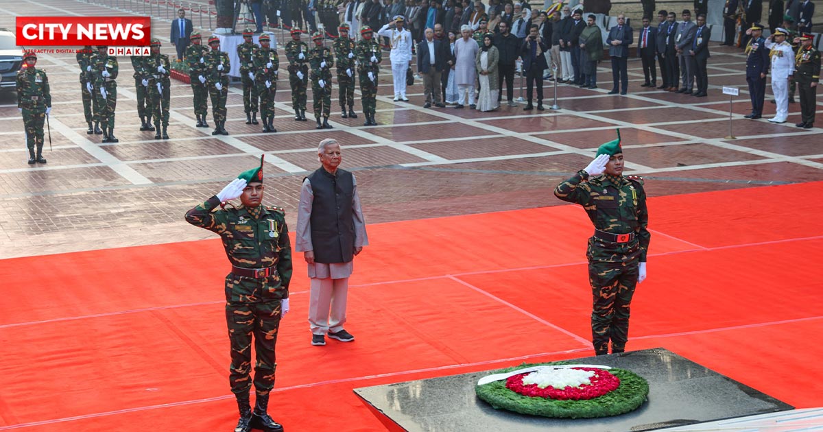 শহীদ বুদ্ধিজীবী স্মৃতিসৌধে প্রধান উপদেষ্টা