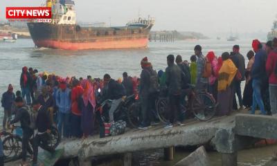 চরম ঝুঁকি নিয়ে মোংলা খেয়া পারাপার