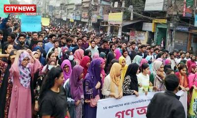 সচিবালয়ের সামনে অনশনে জগন্নাথ বিশ্ববিদ্যালয়ের শিক্ষার্থীরা