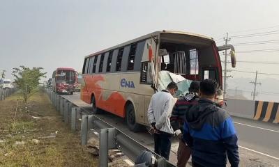 ঢাকা-মাওয়া এক্সপ্রেসওয়েতে ১০ যানবাহনের সংঘর্ষ, নিহত ১ আহত ১৫