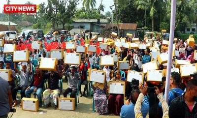 পাবনায় গরীব দুস্থদের মাঝে কম্বল বিতরণ