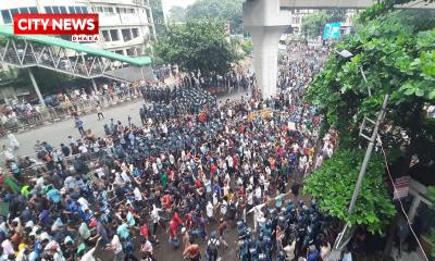 পুলিশি ব্যারিকেড ভেঙে শাহবাগে অবস্থান কোটাবিরোধীদের