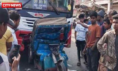 চট্টগ্রামে বাসের ধাক্কায় স্কুলশিক্ষার্থী ভাই-বোনসহ নিহত ৩